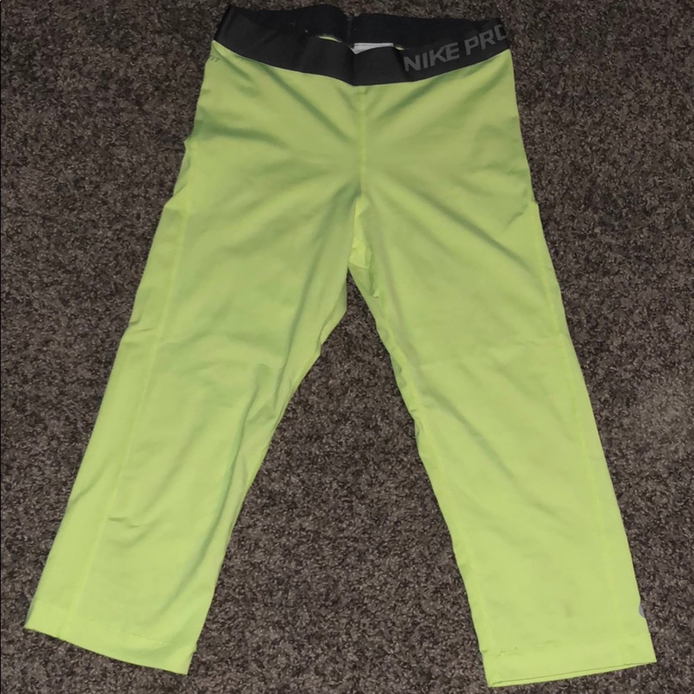 Nike Pro capris